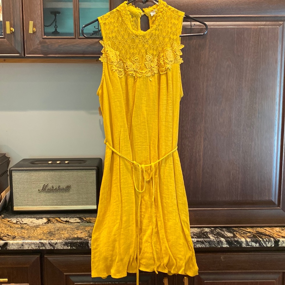 Lace dress with tie waist